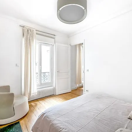 Montmartre - Lamarck - Caulaincourt 2bdr Apartment *